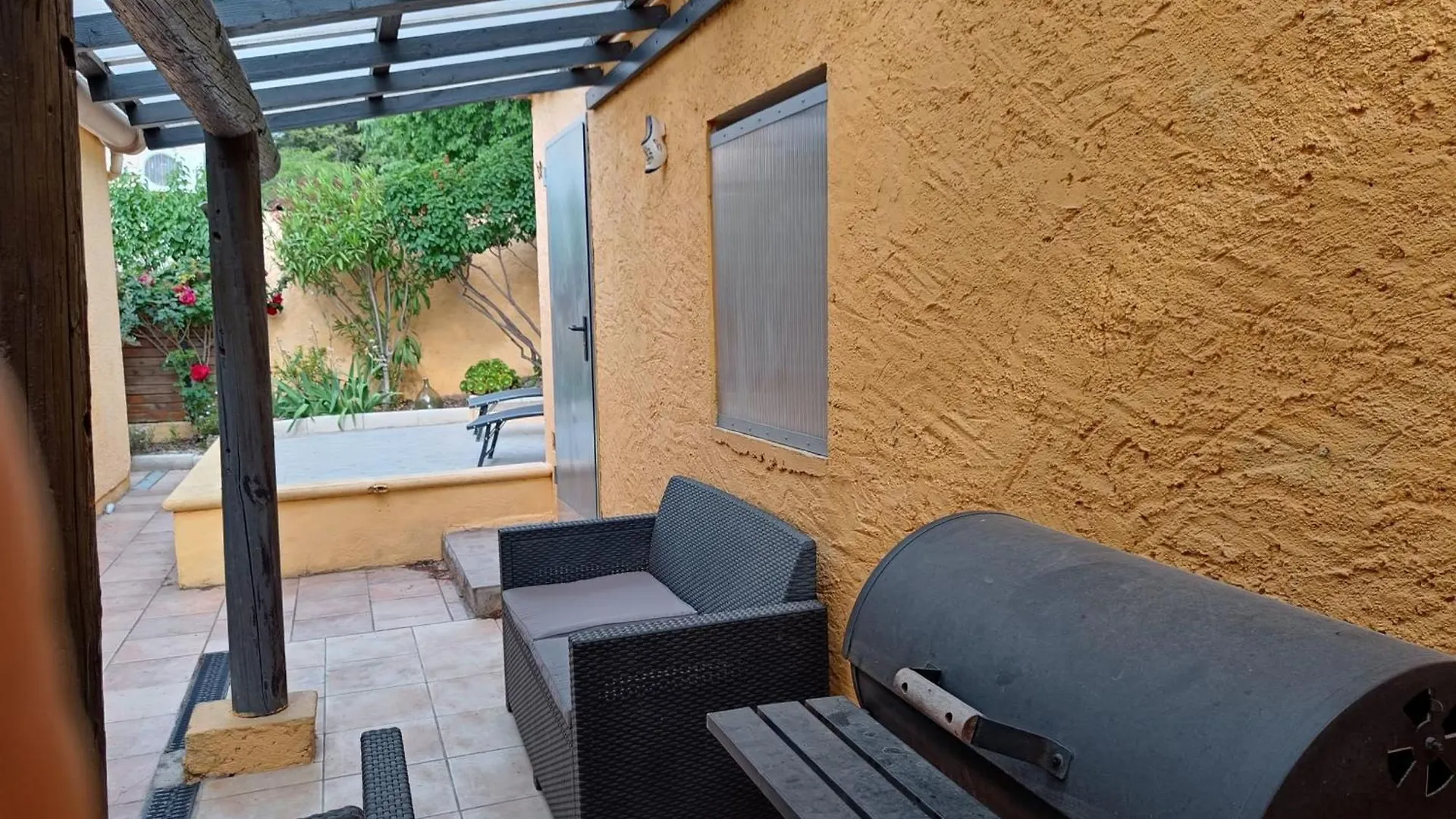 Semesterbostad Mas Provencal With Terraces And Small Garden La Crau