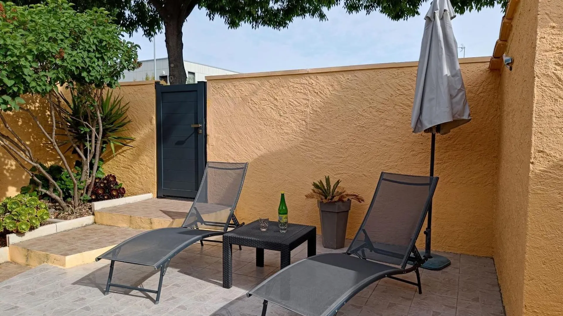 Mas Provencal With Terraces And Small Garden La Crau 0*,  France